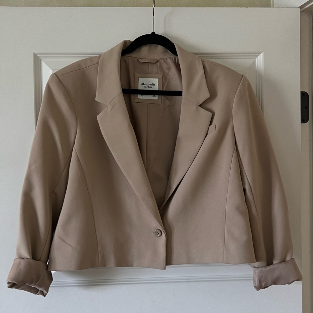 Abercrombie & Fitch Women's Light Beige Cropped Blazer